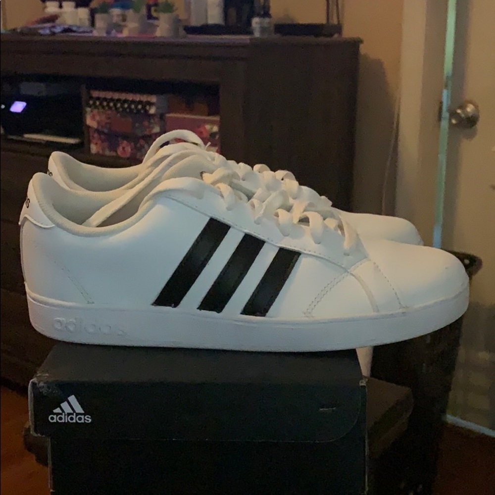 👟Adidas Sneakers in Excellent Condition👟